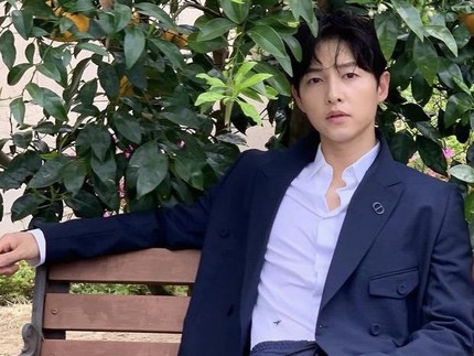 Song Joong Ki Akui Sudah Nikah dengan Katy Louise Saunders dan Sedang Menanti Anak Pertama