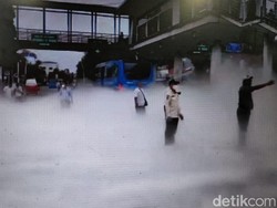 Warga soal Gas Putih Selimuti Jalanan Jatinegara: Kayak Salju