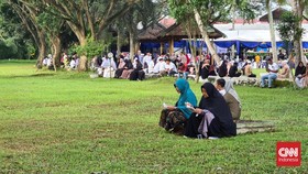 18 Tahun Tsunami Aceh, Peziarah Berdatangan ke Kuburan Massal Siron