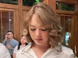 Gaya Simple OOTD Natal Amanda Manopo, Aksesorinya Ternyata Senilai Rp 1 M