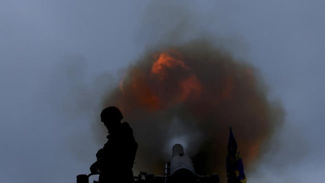 'Kroni' Putin Kritik Dalih Rusia Keok: Cuma Mau Salahkan Tentara Blogger Rusia pendukung Vladimir Putin mengkritik Moskow karena menyalahkan penggunaan ponsel di balik kematian puluhan tentara akibat gempuran Ukraina.