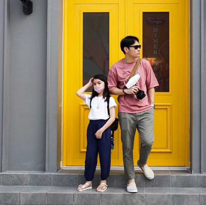 <p>Hal tersebut terungkap dari kolom komentar beberapa netizen di salah satu postingan Ben dengan Sienna. Banyak yang mengatakan bahwa Sienna sangat mirip dengan Bundanya, mulai dari parasnya hingga cara bicaranya. (Foto: Instagram@benkasyafani)<br /><br /><br /></p>