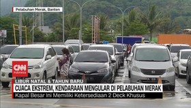 VIDEO: Cuaca Ekstrem, Kendaraan Mengular di Pelabuhan Merak