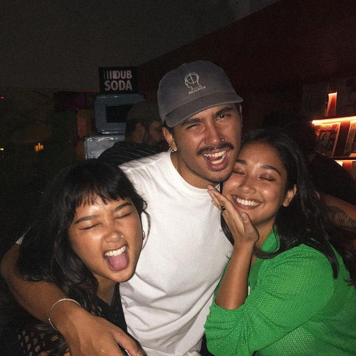 <p>Titi DJ dikaruniai tiga orang anak dari pernikahannya dengan Bucek. Mereka adalah si kembar Salmaa Chetizsa dan Salwaa Chetizsa, serta putra bernama Daffa Jenaro Muchtar. (Foto: Instagram @salmaache)<br /><br /><br /></p>
