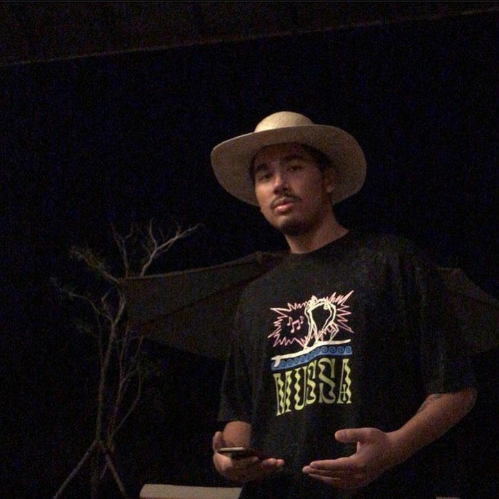 <p>Kini sudah dewasa, Daffa Jenaro Muchtar juga telah menjalani profesi sebagai disc jockey atau DJ. Wah, tampaknya Daffa juga 'kebagian' darah musisi dari sang Bunda ya. (Foto: Instagram @daffabedamned)<br /><br /><br /></p>