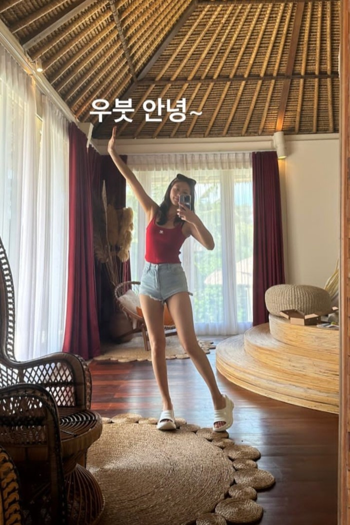 Dalam waktu istirahatnya, Seolhyun singgah di sebuah penginapan bergaya tropis yang di kota Ubud. Dalam foto yang dibagikannya, Seolhyun terlihat sangat bersemangat untuk kembali memulai perjalanannya di Pulau Dewata./ Foto: instagram.com/s2seolhyuns2