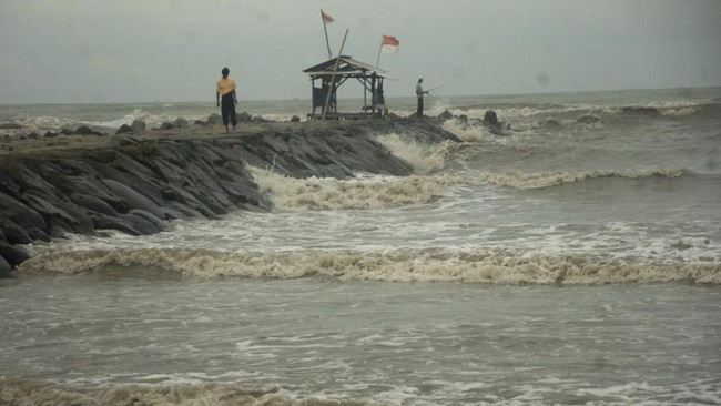 Sejumlah wilayah di Indonesia berpotensi terjadi gelombang tinggi mulai 1,25 meter hingga 6 meter. Mana saja? 