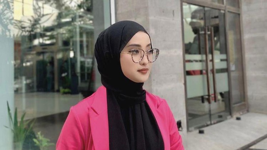 Eveline Olivia Aspri baru Raffi Ahmad yang ternyata pernah menjadi ajudan Ridwan Kamil.