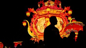 FOTO: Pendar Warna-warni Festival Instalasi Lampion di Chile