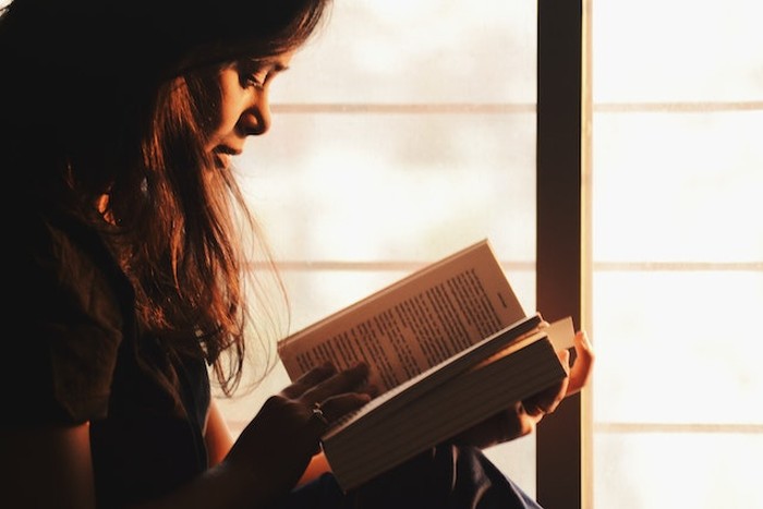Ilustrasi Cancer baca buku/foto: pexels/Rahul Shah