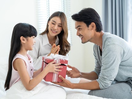 30 Kado Tahun Baru untuk Anak, Ayah, Keluarga & Sahabat