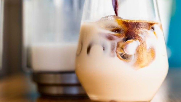 Ini Bedanya Es Kopi dan Es Latte, Dua Menu Populer di Coffee Shop Ini Bedanya Es Kopi dan Es Latte, Dua Menu Populer di Coffee Shop