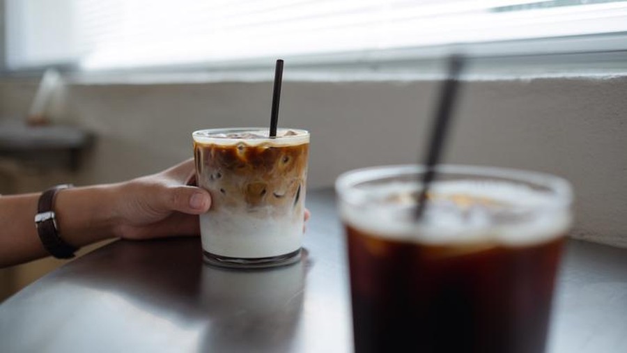 Ini Bedanya Es Kopi dan Es Latte, Dua Menu Populer di Coffee Shop