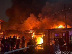 Kebakaran Pasar Sentral Makassar, Kios Berjejer 100 Meter Dilalap Api