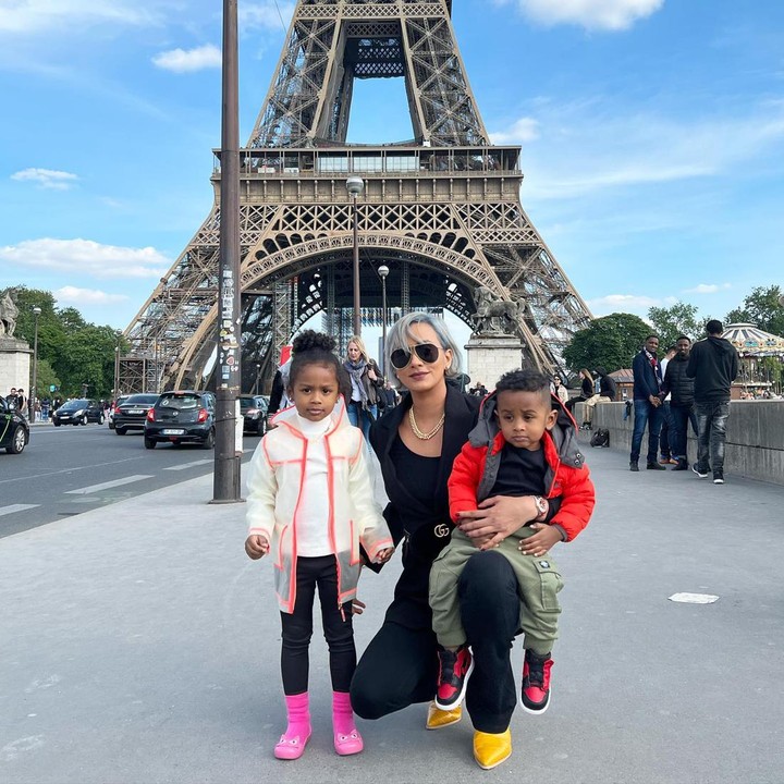 <p>Kimmy Jayanti juga hobi mengajak kedua anaknya pergi jalan-jalan di tengah kesibukan sebagai model. Tengok saja potret mereka ketika berlibur ke Paris. (Foto: Instagram @kimmyjayanti)</p>