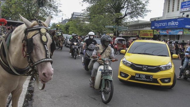 Pemda DIY mengatakan, meski jumlah penduduk miskin bertambah, indikator lainnya seperti IPM tercatat tertinggi kedua setelah Jakarta.