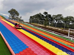 5 Objek Wisata Hits di Sumedang: Berendam Air Panas-Menara Kujang Sapasang