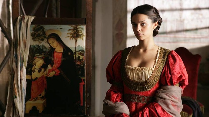Pesona Katy Louise Saunders dalam film yang dibintanginya