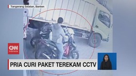 VIDEO: Pria Curi Paket Terekam CCTV