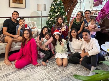 img-title 8 Momen Kebersamaan Sabda Ahessa Pacar Berondong & Anak Wulan Guritno
