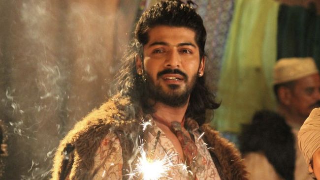 Keluarga Pastikan Sheezan Khan Kooperatif Soal Kasus Kematian Tunisha Pihak keluarga dari Sheezan Khan buka suara terkait aktor tersebut yang terseret dalam kasus kematian aktris Bollywood, Tunisha Sharma.