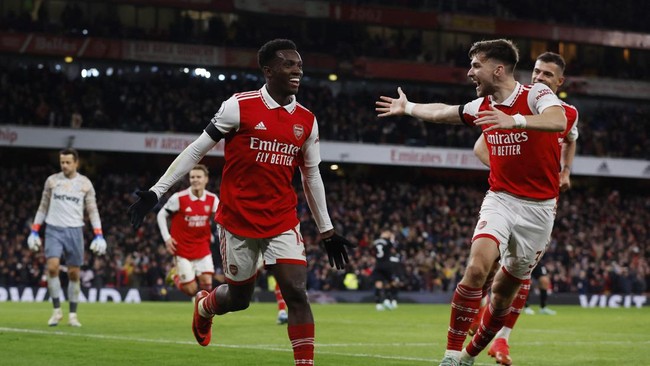 Arsenal berpotensi melebarkan jarak hingga 18 poin atas Liverpool saat menjamu Newcastle United dalam laga lanjutan Liga Inggris.