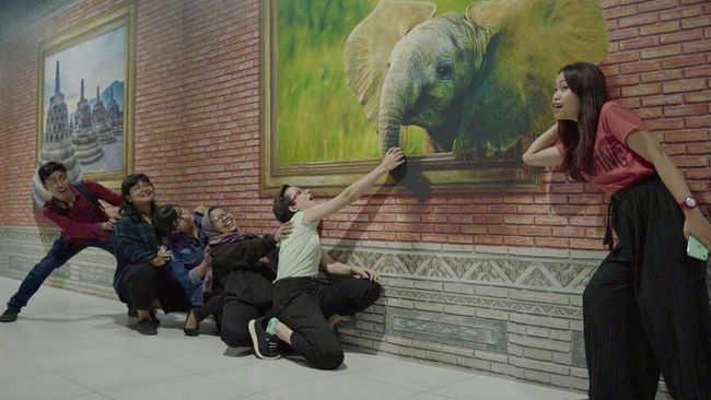 Tidak hanya memiliki wahana dan atraksi yang menarik, Trans Studio Bali juga memilki banyak spot foto yang unik dan Instagramable.