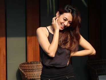img-title Ngaku Sudah Punya Pacar, Ini Alasan Yeyen Lidya Belum Siap Resmikan Hubungan