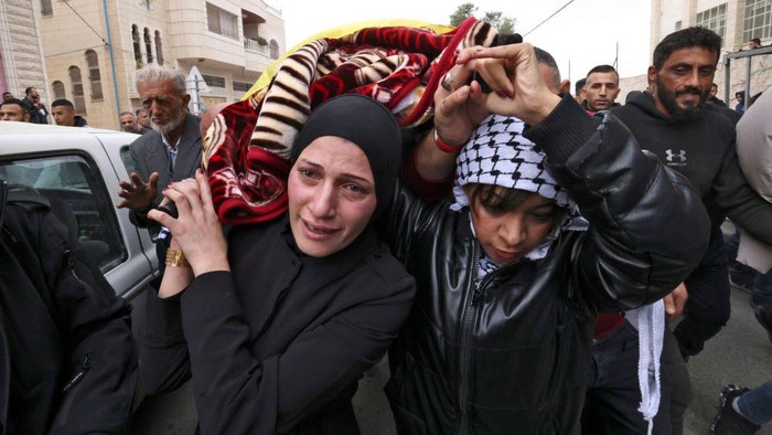 EDITORS NOTE: Graphic content / Friends and relatives of Palestinian Fulla al-Masalma, 16, mourn during her funeral in the village of Beit Awa, west of Hebron, in the occupied West Bank on November 15, 2022. - Israeli forces shot dead the Palestinian teenager in the occupied West Bank the previous day, the Palestinian health ministry said, while the army confirmed raids and a shooting incident in the area. The Israeli Defence Forces reported that its soldiers had fired at a car that was speeding toward them and that 