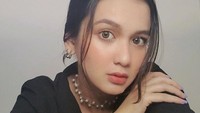 <p>Saat ini, Dea Annisa sudah berusia 26 tahun. Ia menjelma menjadi wanita cantik, Bunda. Parasnya juga masih terlihat imut seperti dahulu ya? (Foto: Instagram @deaaannisa)</p>