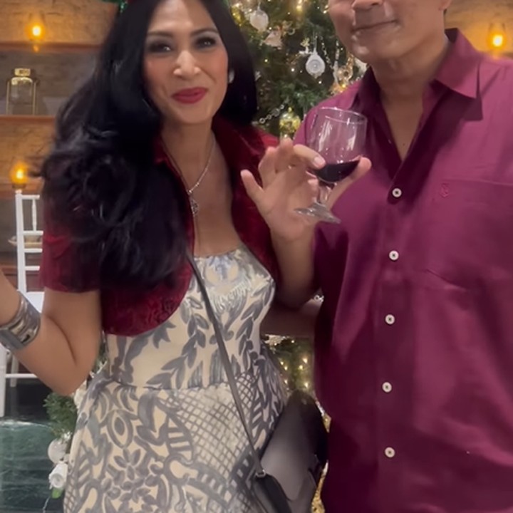 <p>Diah Permatasari dan suaminya tak lupa melambai ke arah kamera dan mengucapkan selamat Hari Natal lewat unggahan video <em>reels.</em> (Foto: Instagram @dps_diahpermatasari)</p>