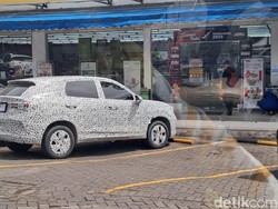 Mobil Misterius Diduga Wuling Alvez Diuji di Tol Cikampek