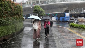 Wilayah Hujan Angin Kencang Jakarta Hingga Besok, Cek Sebabnya