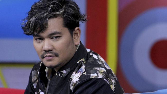 Usai operasi, istri Indra Bekti mengakui suaminya mengalami penurunan ingatan, sempat lupa nama anak, dan harus ada beberapa memori yang diulang.