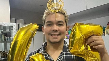 img-title 7 Potret Indra Bekti yang Ultah ke-45 Jatuh Pingsan Alami Pendarahan Otak
