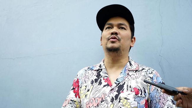 Indy Barends mengungkapkan Indra Bekti punya riwayat hipertensi dan sering mengeluh pusing sebelum jatuh sakit pada hari ini, Rabu (28/12).