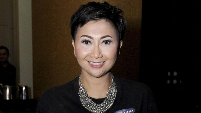 Presenter Indy Barends belum lama ini menceritakan pengalamannya operasi batu ginjal di media sosial.