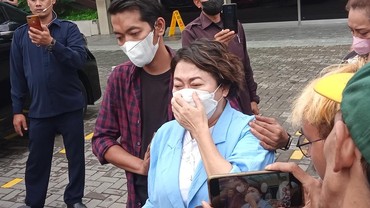 img-title Tangis Indy Barends Ceritakan Kondisi Indra Bekti Saat Ditemukan di Kamar Mandi