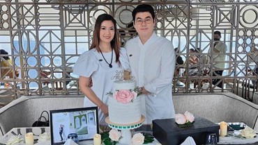 img-title Jarang Tampil di TV, Asty Ananta Bikin Yayasan Bareng Suami
