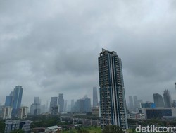 Langit Jakarta Diselimuti Mendung, BMKG Keluarkan Peringatan Dini