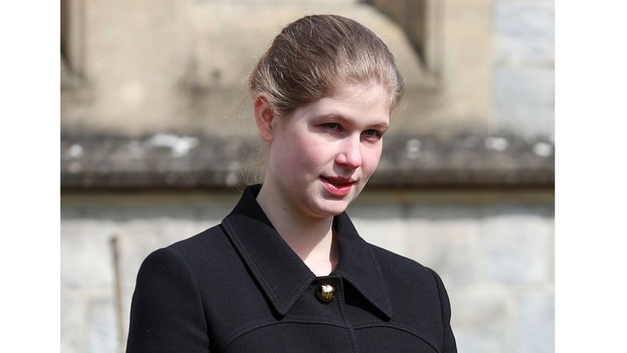 Lalu ada cucu perempuan termuda Ratu Elizabeth II kali ini bernama Lady Louise Winsor. Ia adalah anak sulung Pangeran Edward dan uniknya dikenal sebagai keluarga kerajaan yang menyukai olahraga balap kereta. /Foto: Getty Images/Eamon M. McCormack