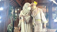 7 Potret Laudya Cynthia Bella dan Orang Tua, Cantik Pakai Baju Kembar dengan Ibunda