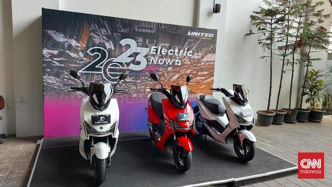 Calon konsumen masih menerka-nerka terkait kebijakan subsidi motor listrik akan diterapkan atau tidak tahun depan.