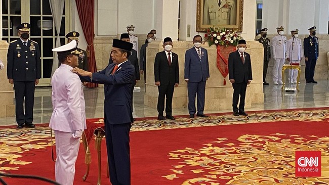 Presiden Jokowi mengatakan pulau-pulau terluar Indonesia harus menjadi titik perhatian. Ia pun menekankan modernisasi alutsista TNI AL.