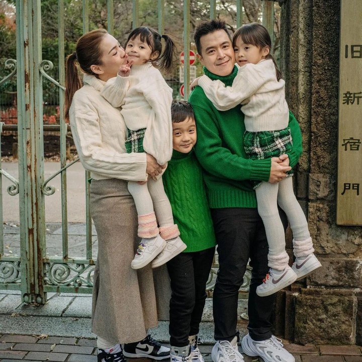 <p>"Bahagia selalu Mbak biar bisa jadi inspirasi ibu-ibu seperti kita," kata seorang netizen. "Gemas banget deh semua foto-fotonya. Merry Christmas @mayaseptha7 dan family. GBU," ungkap netizen lainnya. (Foto: Instagram: @mayaseptha7)</p>