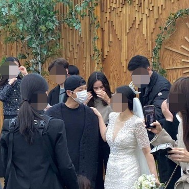 Bucin! 7 Potret Song Joong Ki Diduga Bawa Pacar Bule ke Kondangan Teman