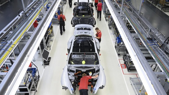 VW harus bergerak cepat untuk mengantisipasi pergerakan perusahaan mobil China yang kian menyerbu pasar otomotif Eropa berbekal desain dan teknologi canggih.