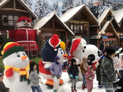 Isi Liburan dengan Menari Bersama di The Frosty Parade Trans Snow World Bekasi