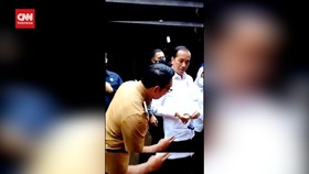 VIDEO: Jokowi Main Lato-Lato Di Pasar Subang
