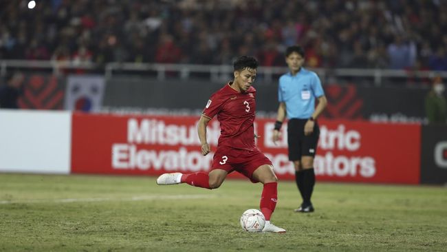 Singapura menahan imbang Vietnam pada babak pertama laga fase grup Piala AFF 2022 di Stadion Jalan Besar, Jumat (30/12) malam.